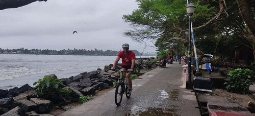 Fort Kochi & Kumbalangi/ Kadamakudy Cycling Tour (Full Day)