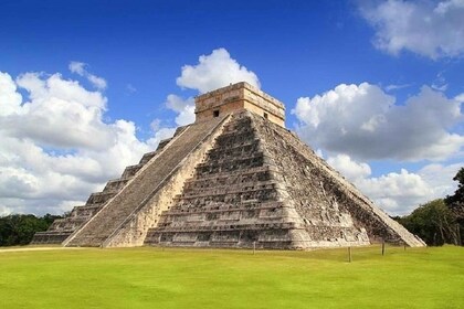 Excursión de día completo a Chichén Itzá y Cobá con natación en cenotes