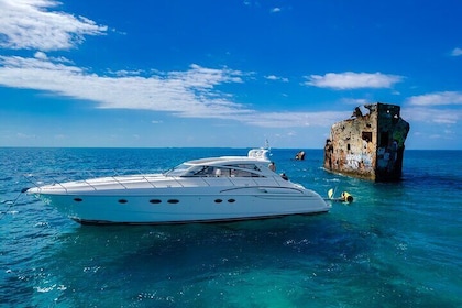 Luxury 62 Feet Yacht Rental for up to 13 People in Miami