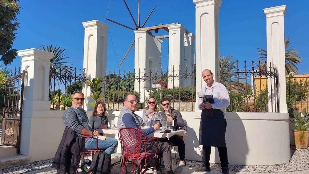 Rhodes: Guided Walk and Wine Tasting Tour in Medieval Town