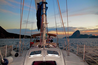 Rio de Janeiro: Guanabara Bay Sunset Sailing Tour & Drinks