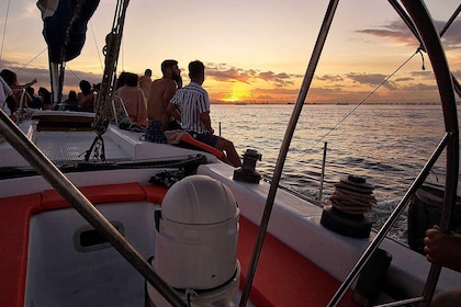 Río de Janeiro: tour en velero al atardecer por la bahía de Guanabara y beb...