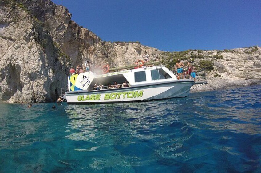 Glass bottom boat 