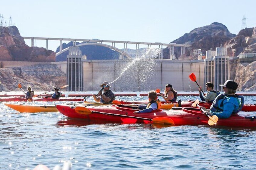 Splash fights in front of the Hoover Dam and Mike O'Callaghan–Pat Tillman Memorial Bridge