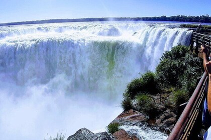 Private Tour on both sides of the Brazil and Argentina Falls