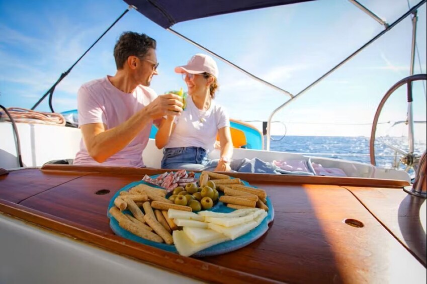 Sailing experience in Barcelona with food and drinks tasting