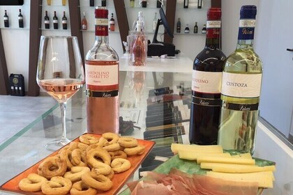 Tasting of 6 Rosè and White Wines in Bardolino with Lake View