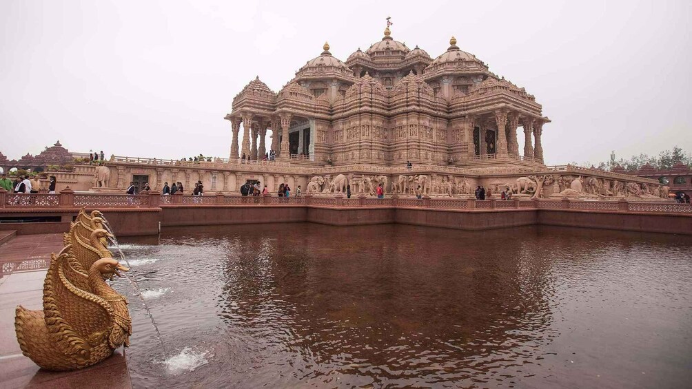 Picture 4 for Activity Akshardham Temple and Secret Agrasen Baoli Walking Tour