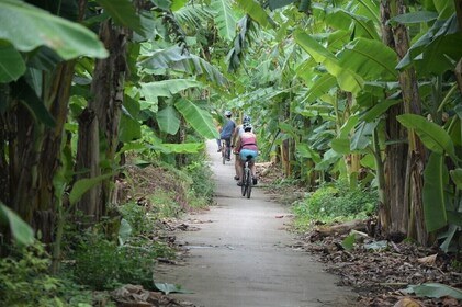 Petualangan Bersepeda Saat Matahari Terbit di Danau Hanoi dengan Pemandanga...