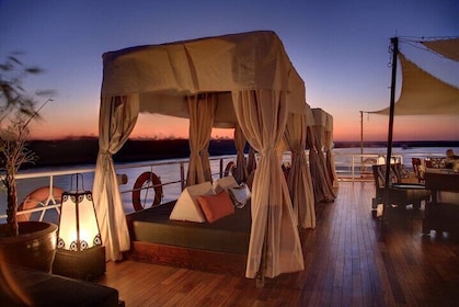 Private Dinner Cruise in Cairo with Transfers