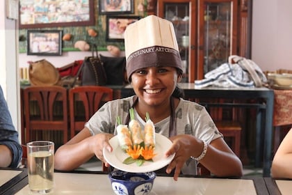 Clase de cocina en Saigón: explore los mercados locales y domine los platos...