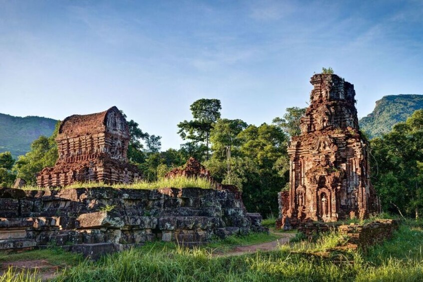 My Son Sanctuary Thu Bon River Boat Trip Cultural Group Tour from Hoi An