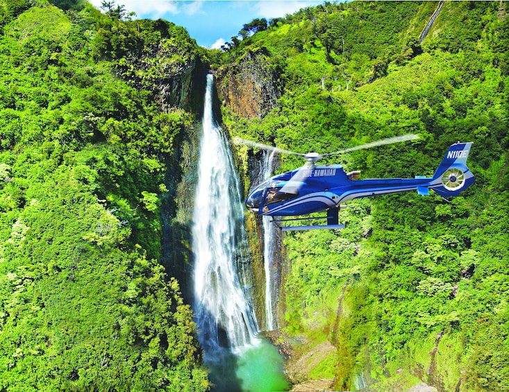 Day Trip Movie Adventure Sightseeing & Helicopter Tour From Oahu to Kauai