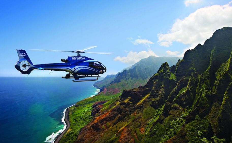 Day Trip Movie Adventure Sightseeing & Helicopter Tour From Oahu to Kauai