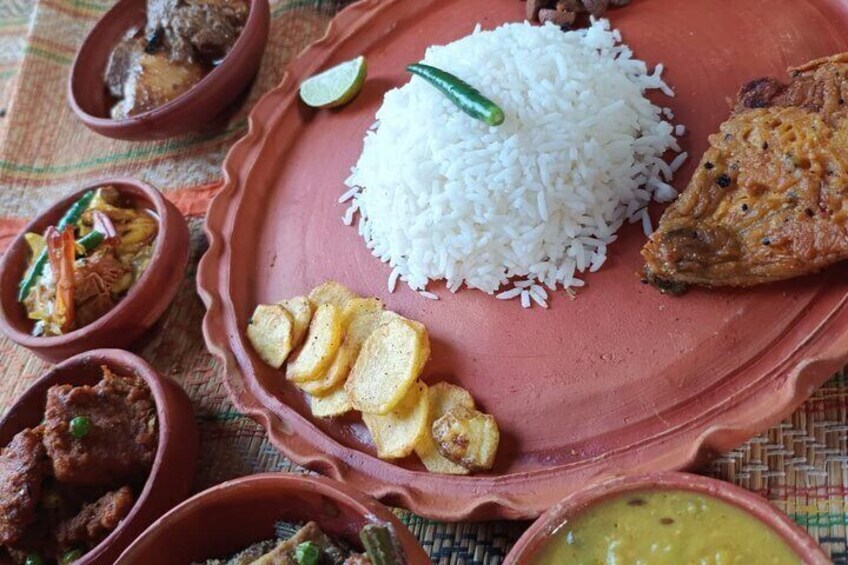 Authentic Bengali Lunch in North Calcutta Home, with Stories!