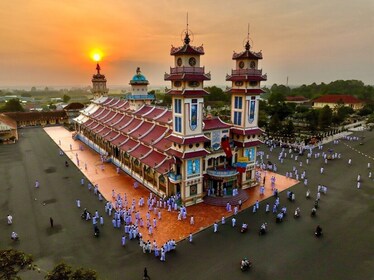 Tur Hari Budaya Tay Ninh - Kuil Cao Dai dan Gunung Ba Den