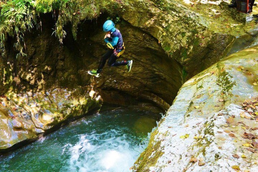 canyoning jump Ecouges