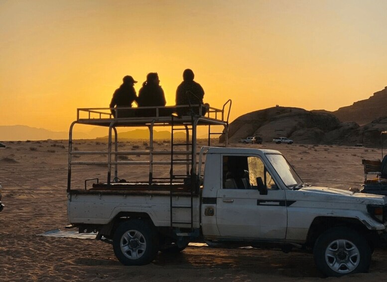 Wadi Rum Desert: Full Day Jeep Tour & Traditional Lunch