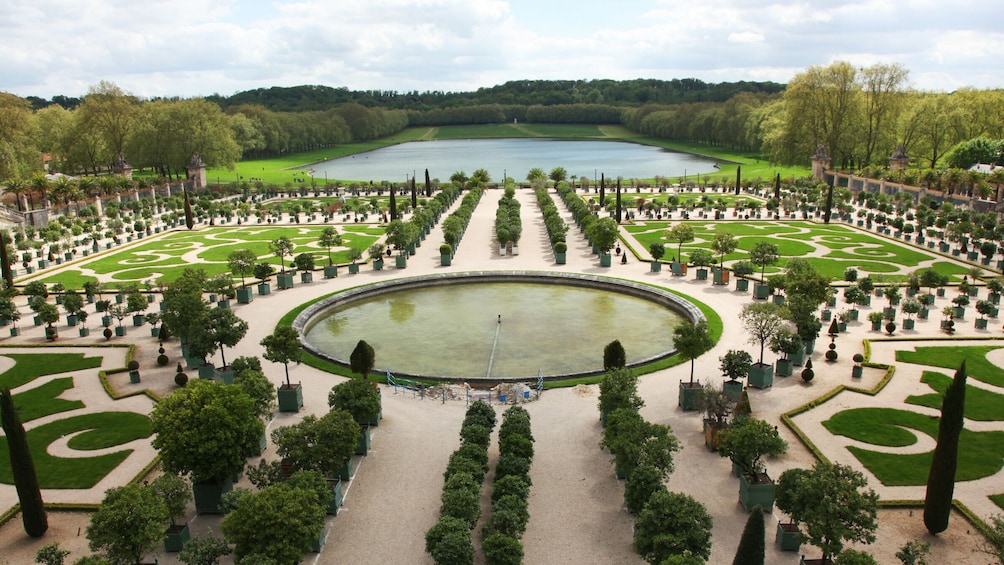 Giverny & Skip-the-Line Versailles Full-Day Tour from Paris