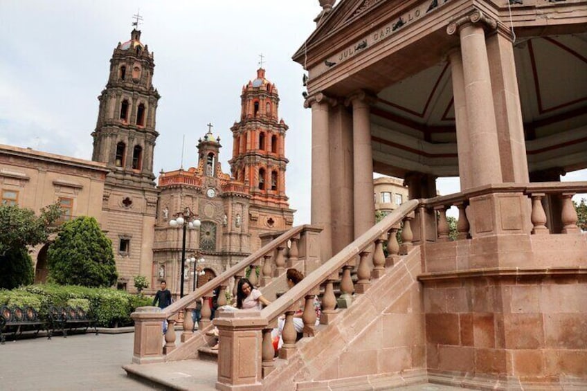 Plaza de Armas / Hidalgo Garden.