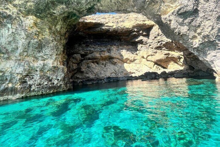 Sightseeing Cruise around Comino, Blue Lagoon and Caves