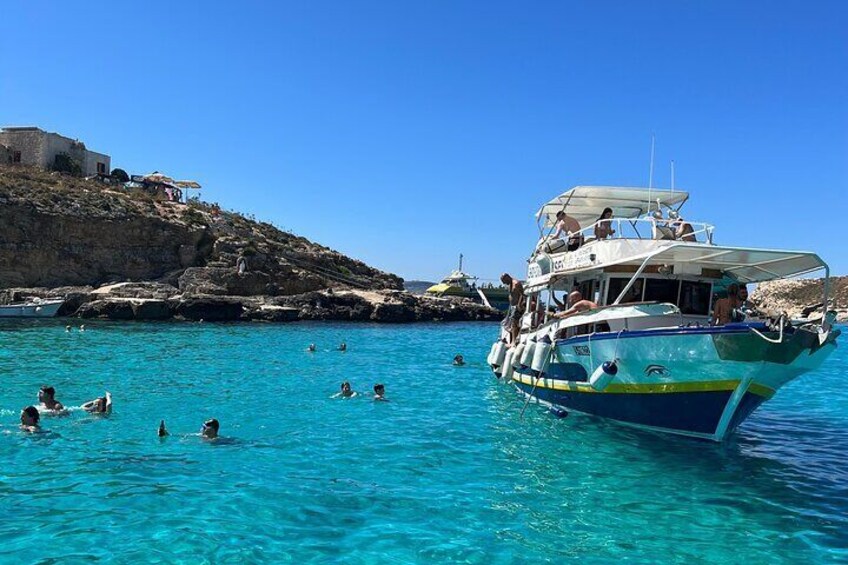 Sightseeing Cruise around Comino, Blue Lagoon and Caves