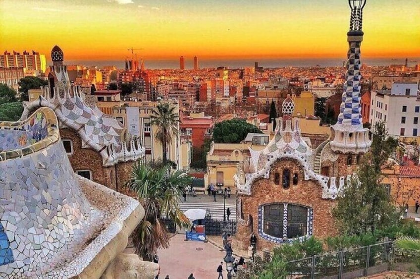 Wonders of Gaudi: Park Guell & Sagrada Familia Private Tour
