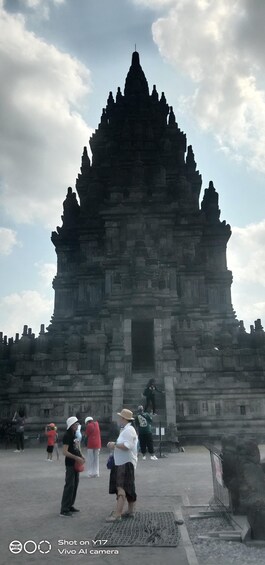 Picture 12 for Activity First class Borobudur & Prambanan Temple tour.