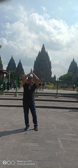 Picture 14 for Activity First class Borobudur & Prambanan Temple tour.