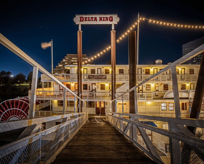 Picture 2 for Activity Sacramento: Gunslingers Ghosts and Ghouls Walking Tour