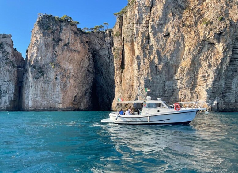 Gaeta: Guide Boat Tour of Peninsula