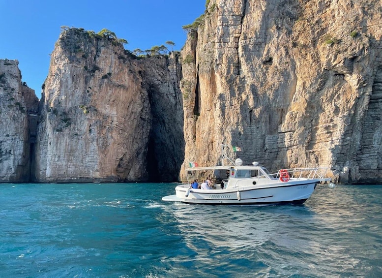 Gaeta: Guide Boat Tour of Peninsula