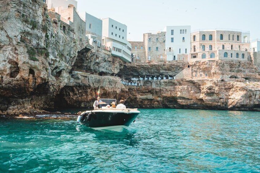 Shared tour of the Polignano a Mare caves with prosecco