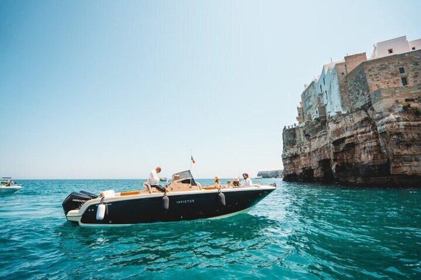 Shared tour of the Polignano a Mare caves with prosecco