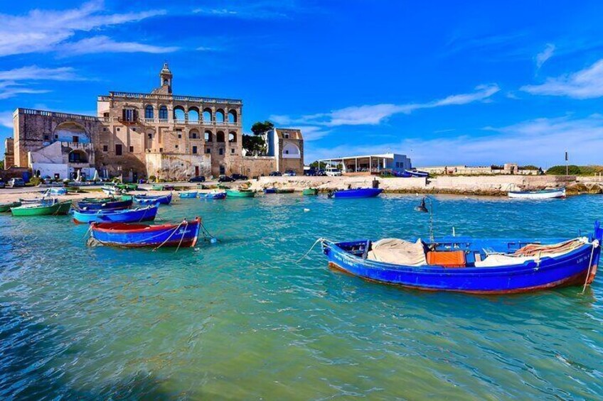 Shared tour of the Polignano a Mare caves with prosecco