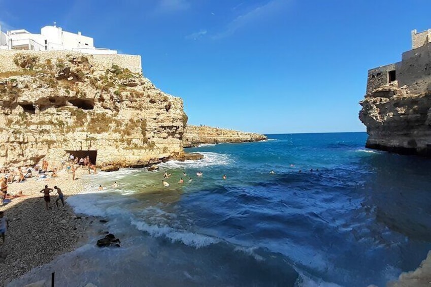 Shared tour of the Polignano a Mare caves with prosecco