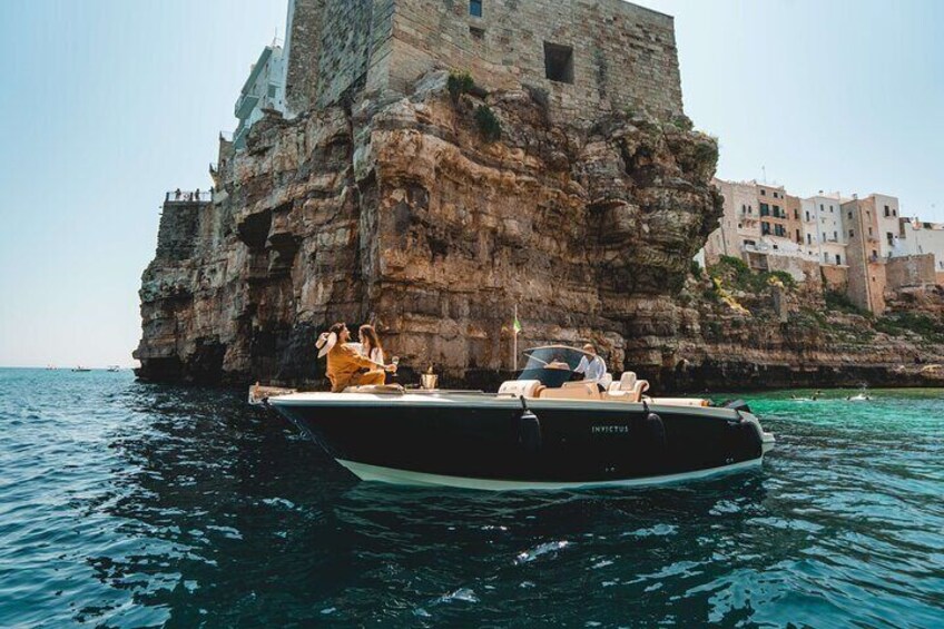 Shared tour of the Polignano a Mare caves with prosecco