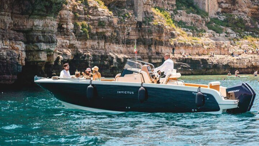 Shared tour of the Polignano a Mare caves with prosecco