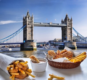 London: English Food Tasting & Private City Sightseeing Tour