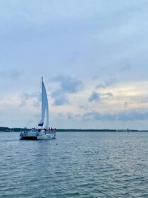 Orange Beach: Crociera con sole e vela a bordo di un catamarano