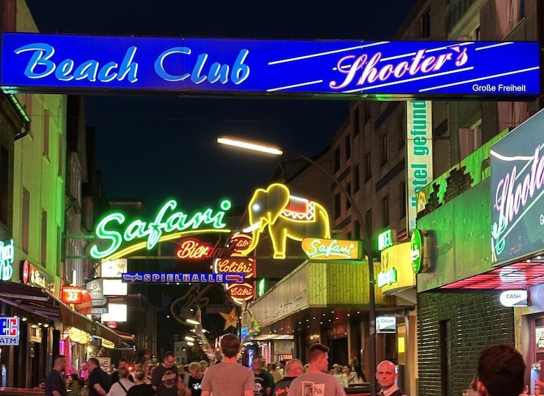 Hamburg: Reeperbahn pub crawl with insider guide & shots