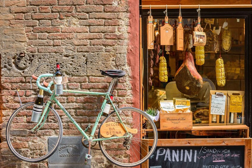 Lucca: Guided Food Walking Tour with Tastings