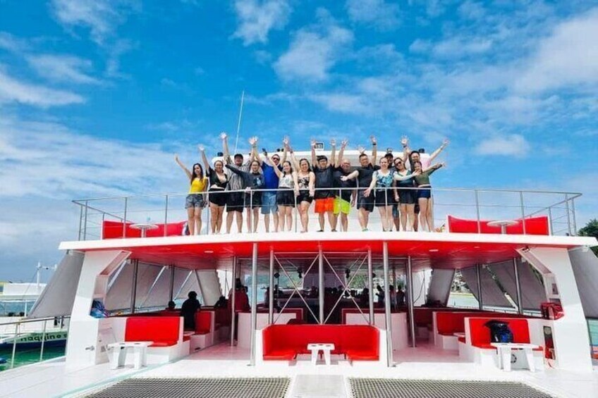 3 hours Red Whale Party Yacht in Boracay