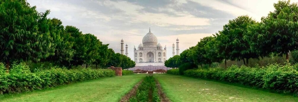 Picture 3 for Activity From Delhi: Taj Mahal & Agra Fort Day Trip By Luxury Car