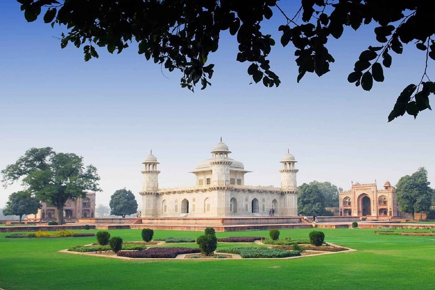 Picture 4 for Activity From Delhi: Taj Mahal & Agra Fort Day Trip By Luxury Car