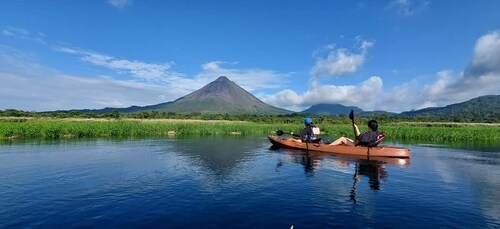 Dari La Fortuna: Perjalanan Kayak Danau Arenal dengan Transfer