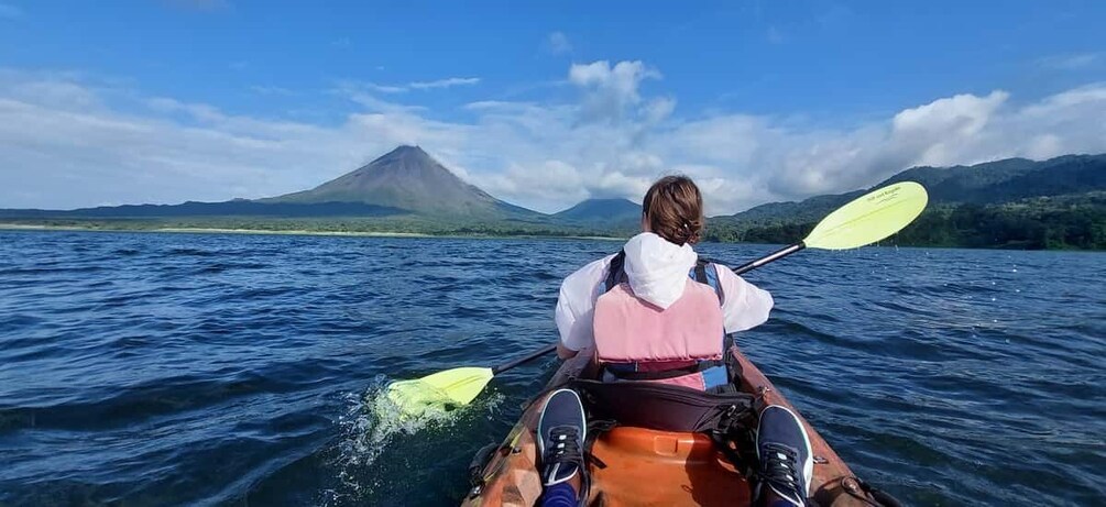 Picture 5 for Activity From La Fortuna: Lake Arenal Kayaking Trip with Transfer
