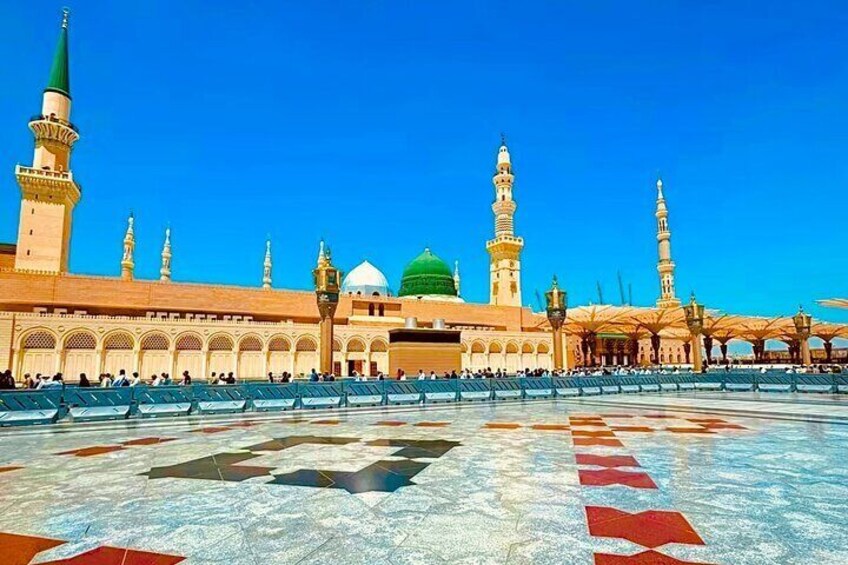 Prophet Mosque (world's 2nd largest mosque)