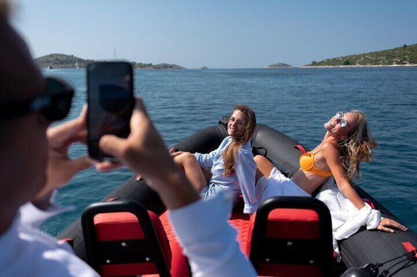 Speedboat Island Hooping with drinks from Zadar