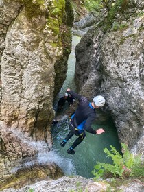 Bovec: Mittelschwere Canyoning-Tour in Fratarica + Foto